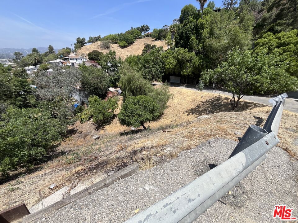 1526 N Cliff Drive Property Photo 10