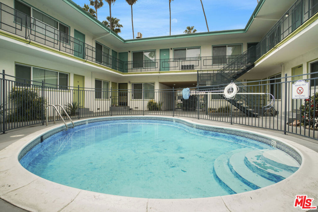 400 S Mariposa Avenue Property Photo 3