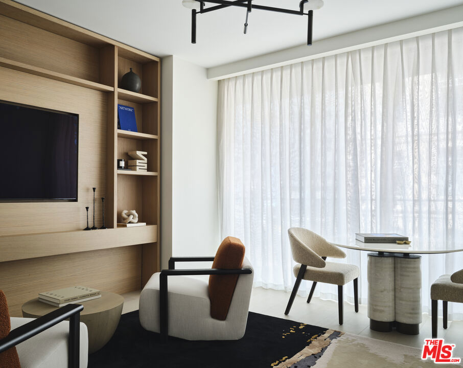 9200 Wilshire Blvd 202e Property Photo 3