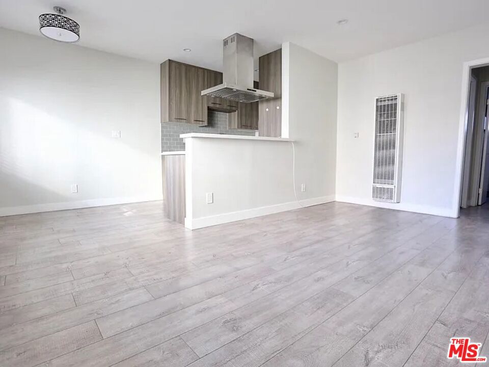 738 N Hudson Avenue Property Photo 19