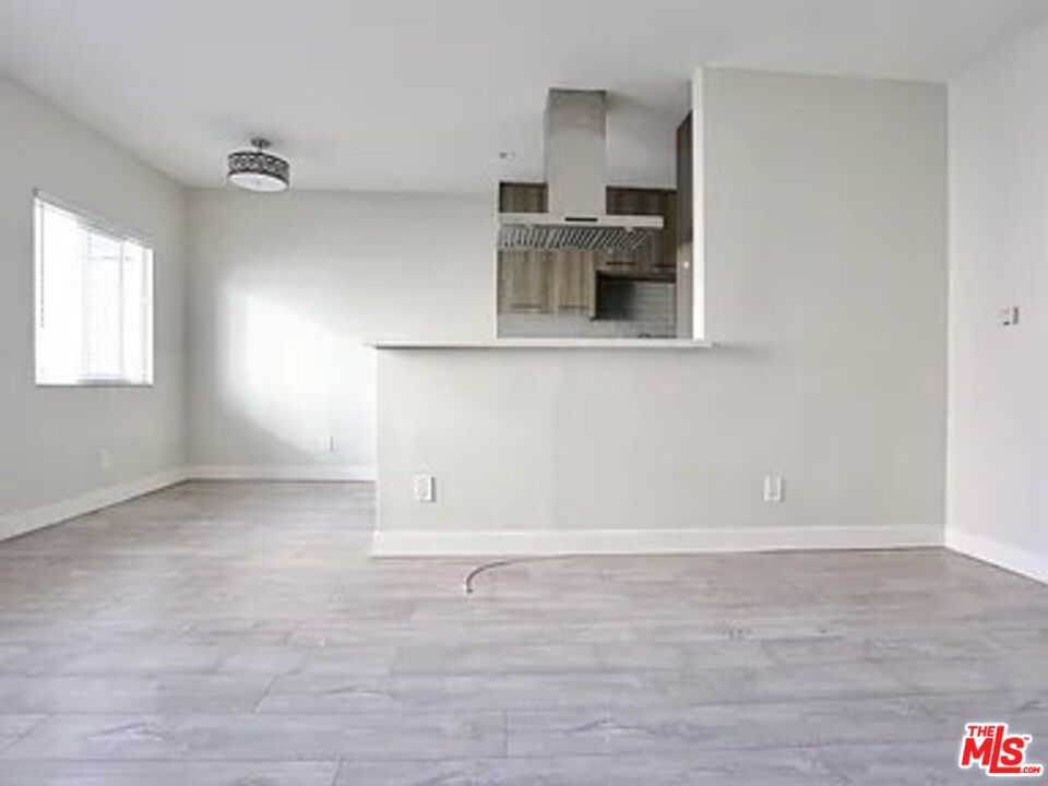738 N Hudson Avenue Property Photo 21