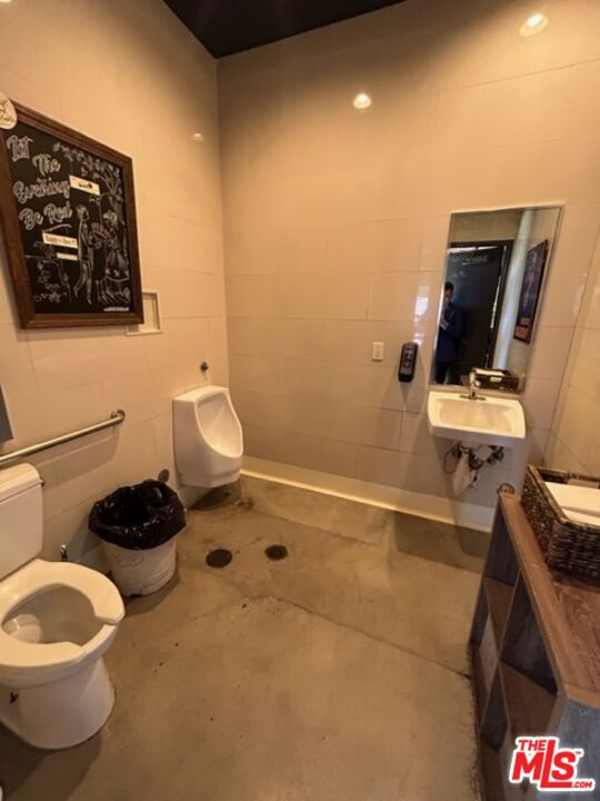 2861 W Sunset Boulevard Property Photo 15