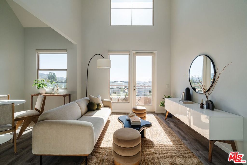 201 E Angeleno Avenue 416 Property Photo 1