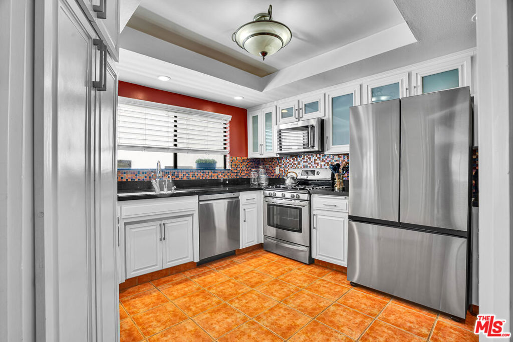 11953 Goshen Avenue 5 Property Photo 4