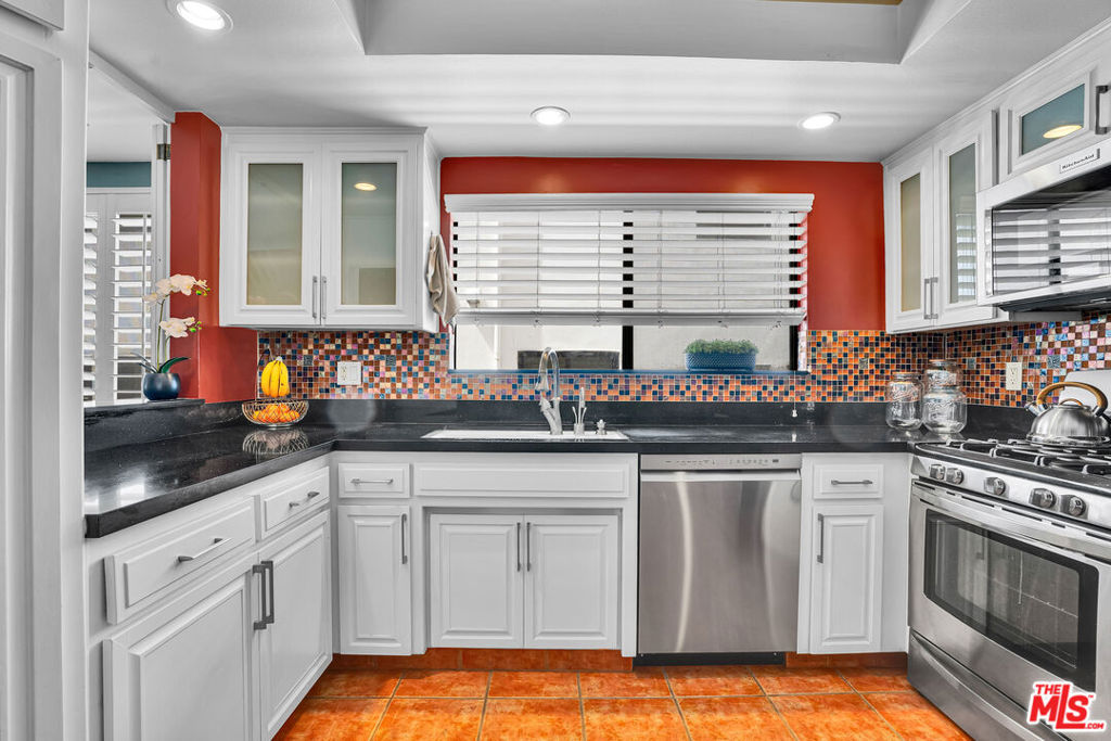 11953 Goshen Avenue 5 Property Photo 6