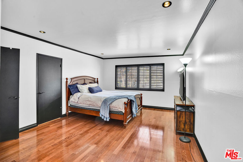 11953 Goshen Avenue 5 Property Photo 16