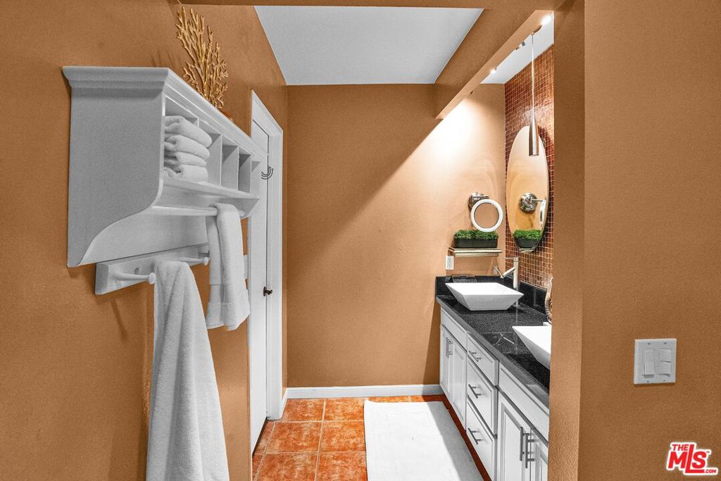 11953 Goshen Avenue 5 Property Photo 22