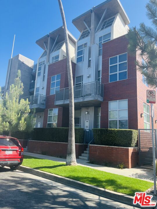 1912 Broadway 107 Property Photo 1