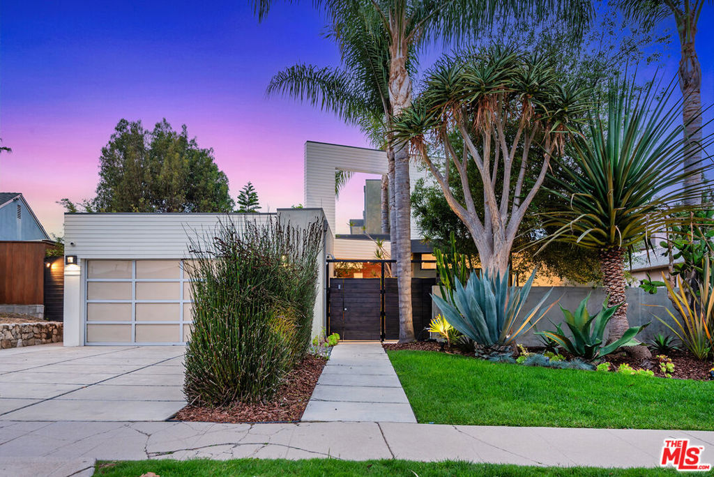 5718 W 75th Street Property Photo