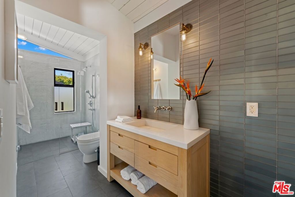 23701 Harbor Vista Drive Property Photo 28