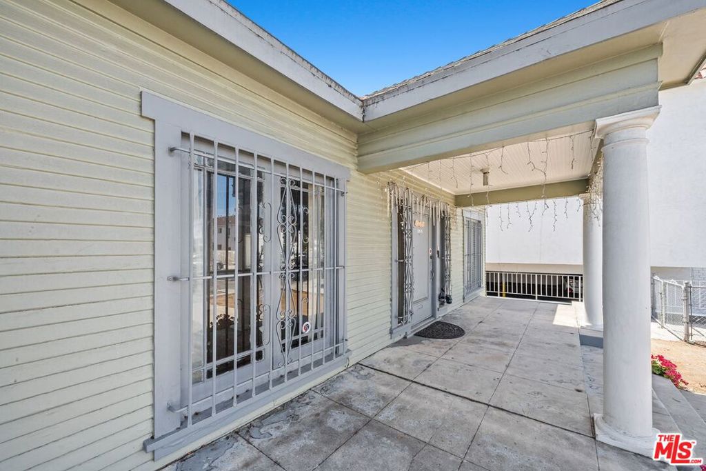 206 N Oxford Avenue Property Photo 12