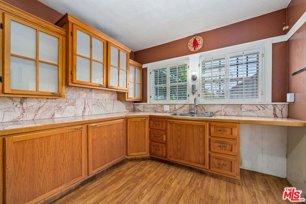 206 N Oxford Avenue Property Photo 22