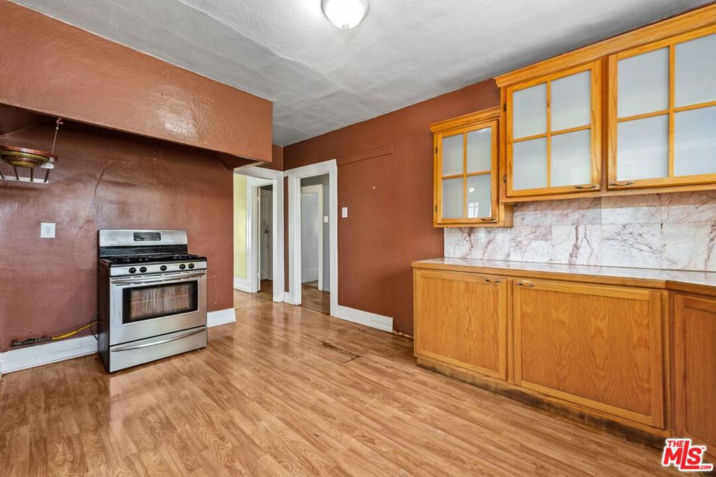 206 N Oxford Avenue Property Photo 23