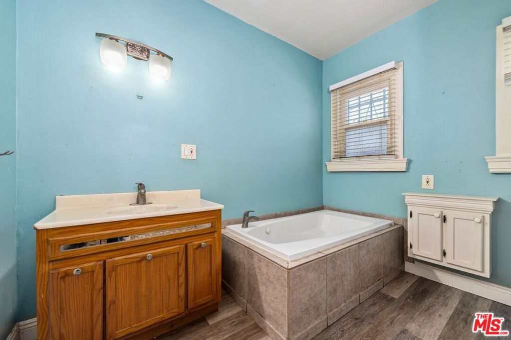 206 N Oxford Avenue Property Photo 31