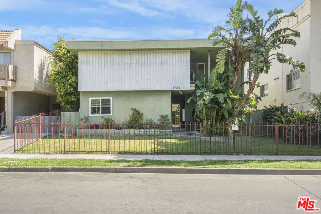 1734 Barry Avenue Property Photo 1