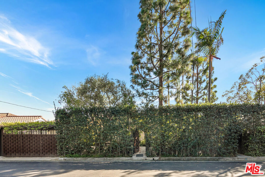 7464 Hillside Avenue Property Photo 2