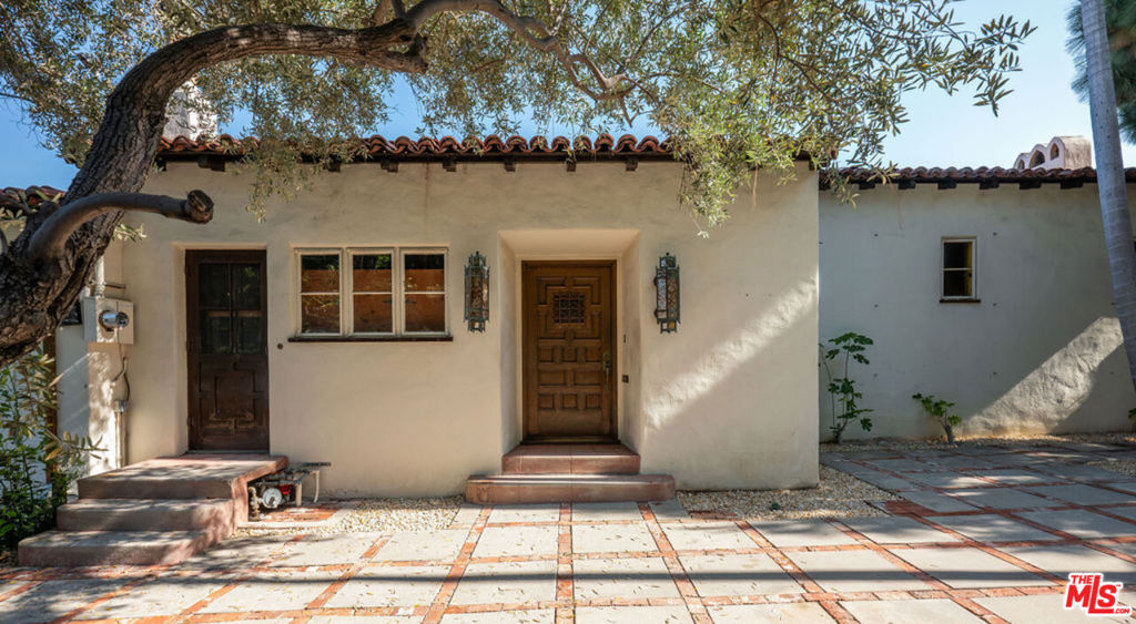 7464 Hillside Avenue Property Photo 3