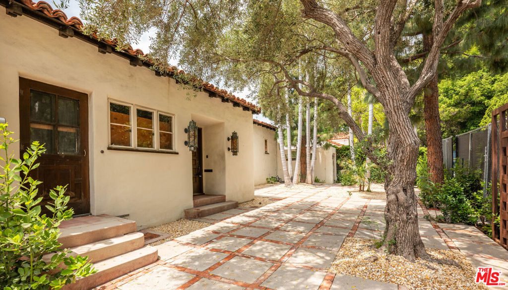 7464 Hillside Avenue Property Photo 4