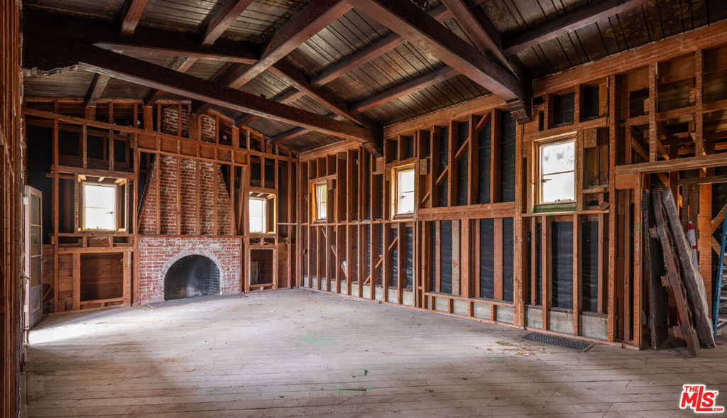 7464 Hillside Avenue Property Photo 8