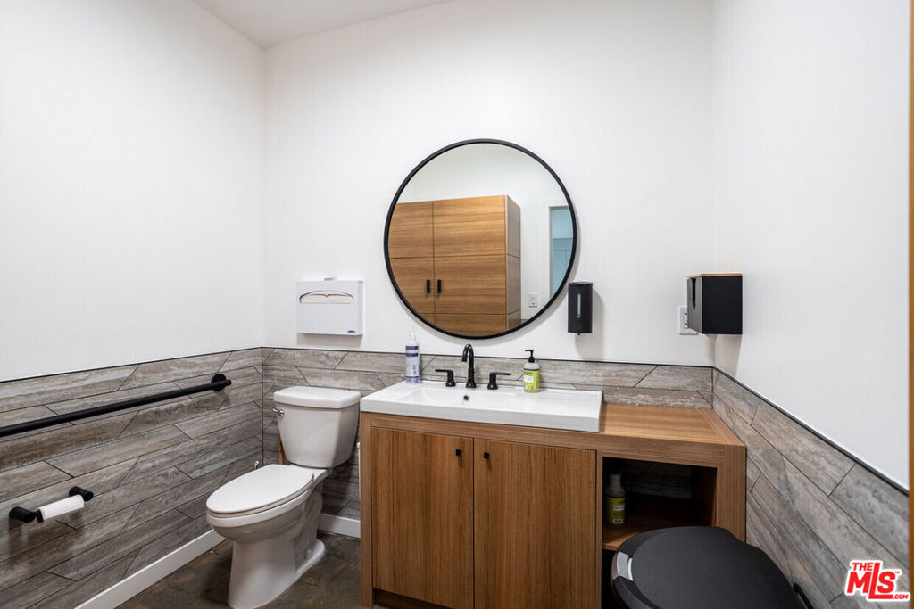 12421 Venice Boulevard Property Photo 14