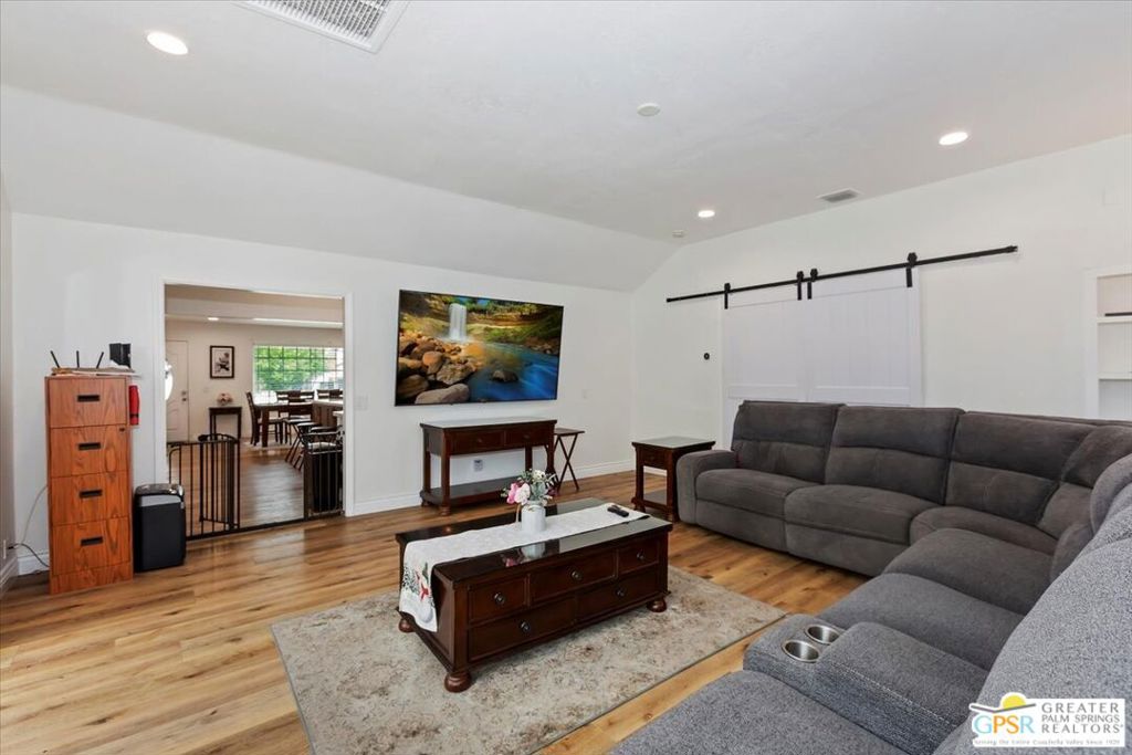 10414 Hamilton Street Property Photo 5