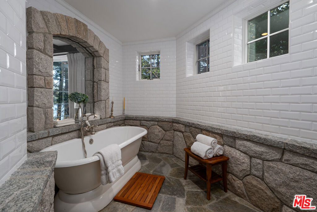 27825 North Shore Road Property Photo 17