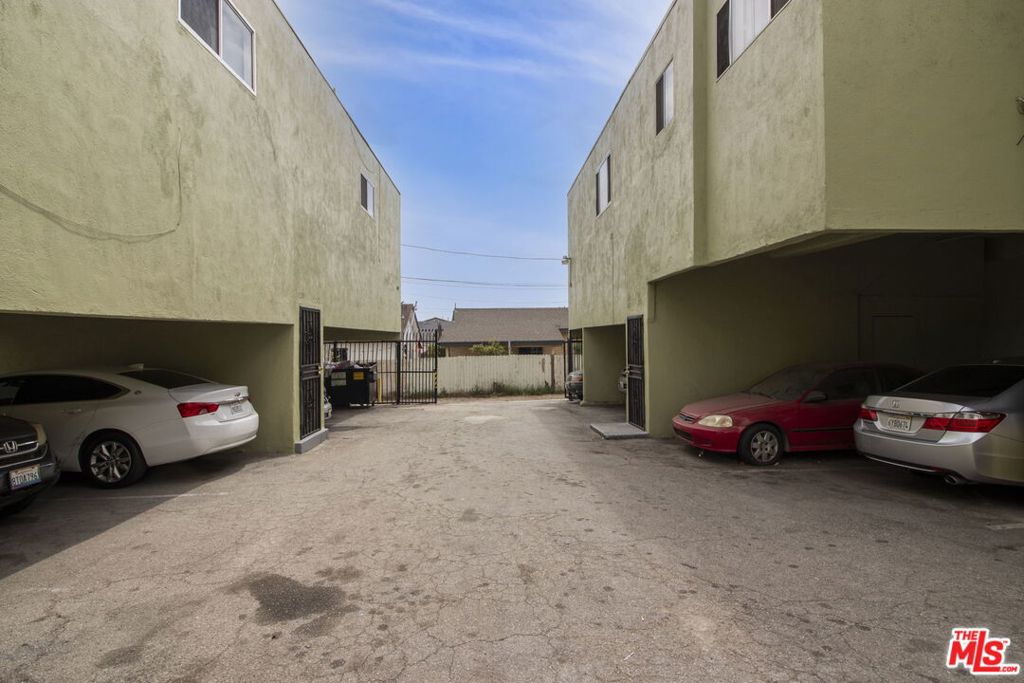 11204 S Broadway Property Photo 5