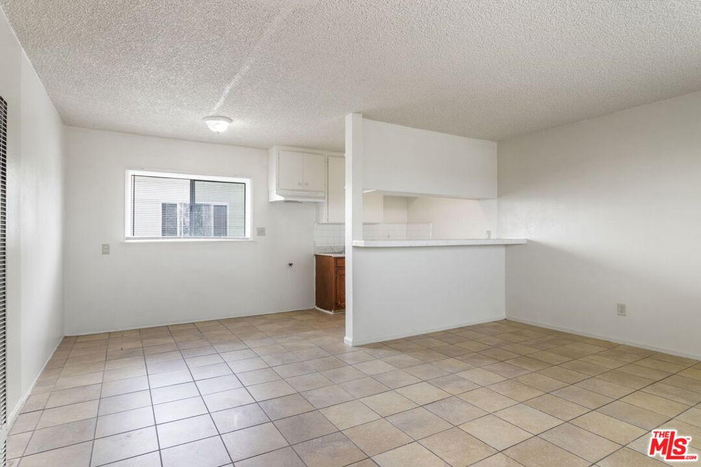 11204 S Broadway Property Photo 11