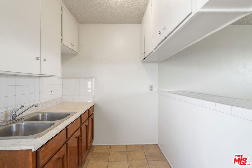 11204 S Broadway Property Photo 12