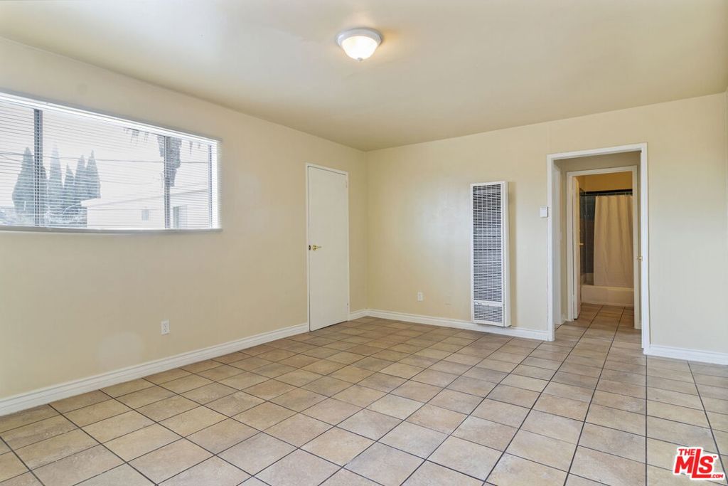 11204 S Broadway Property Photo 14