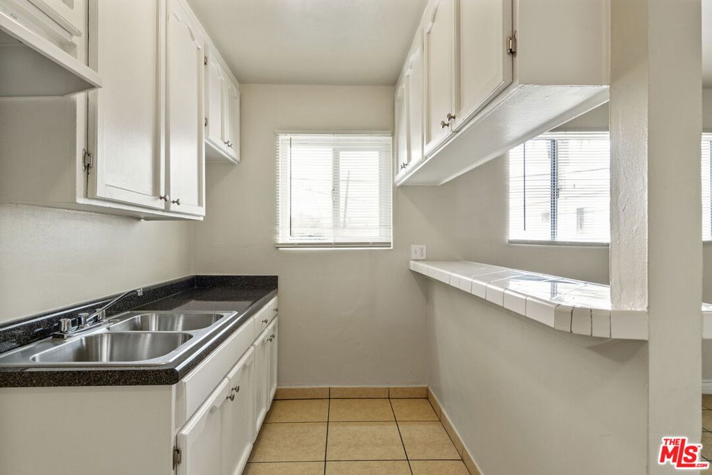 11204 S Broadway Property Photo 15