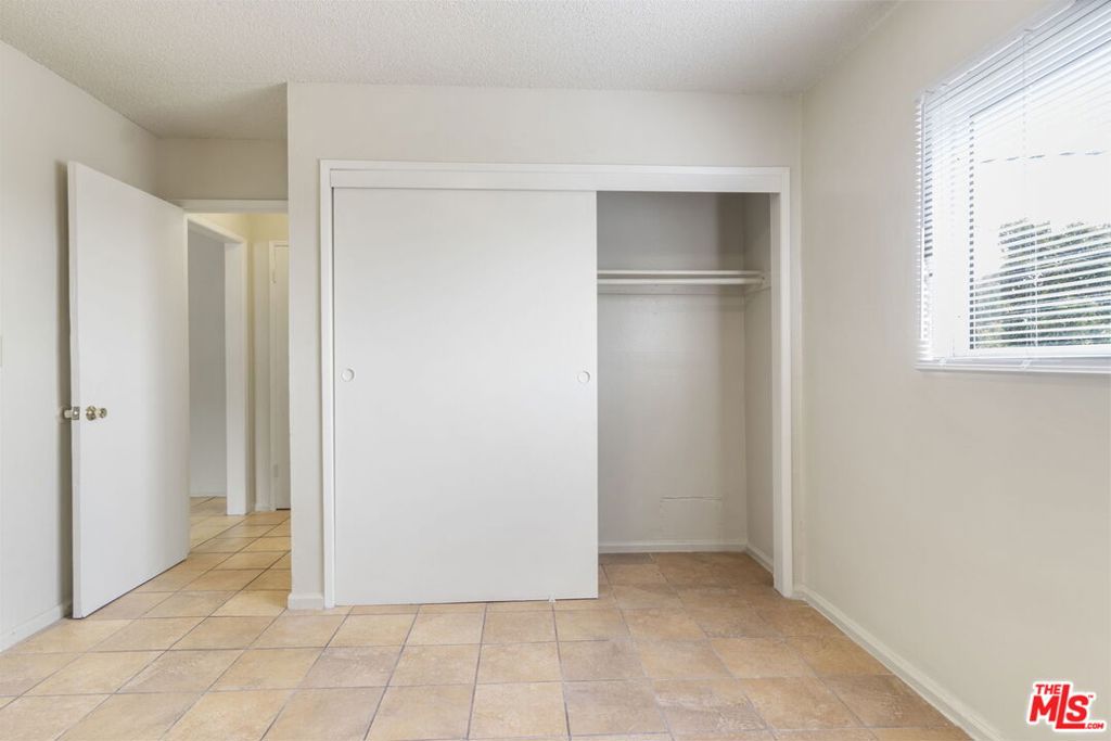 11204 S Broadway Property Photo 16