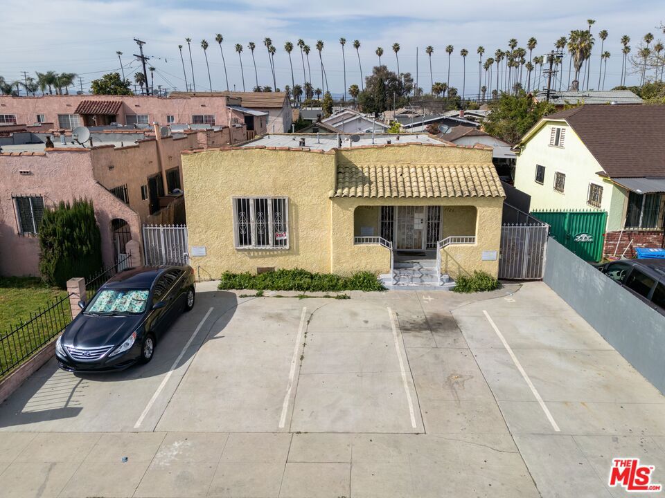 1723 W 52nd Street Property Photo 1