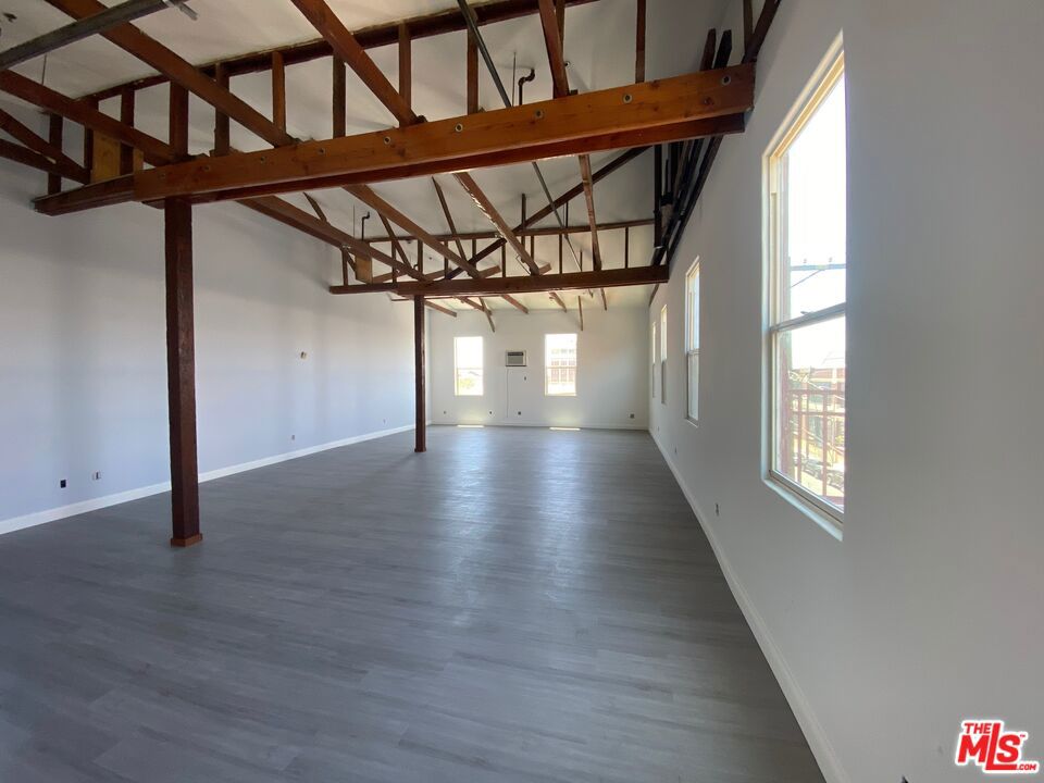 726 S Santa Fe Avenue 303 Property Photo 2