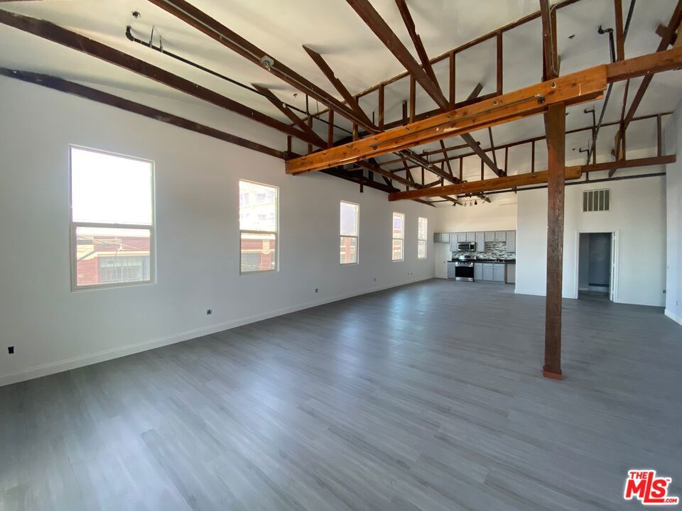 726 S Santa Fe Avenue 303 Property Photo 3
