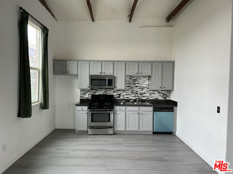 726 S Santa Fe Avenue 303 Property Photo 4