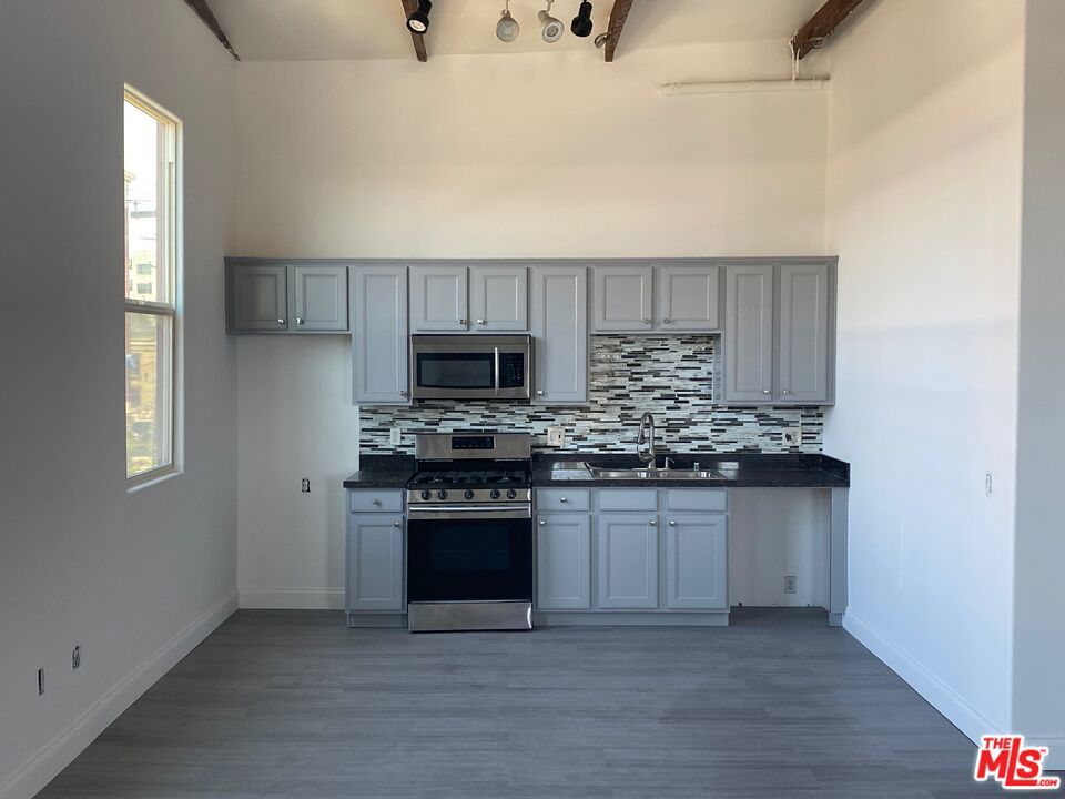 726 S Santa Fe Avenue 303 Property Photo 5