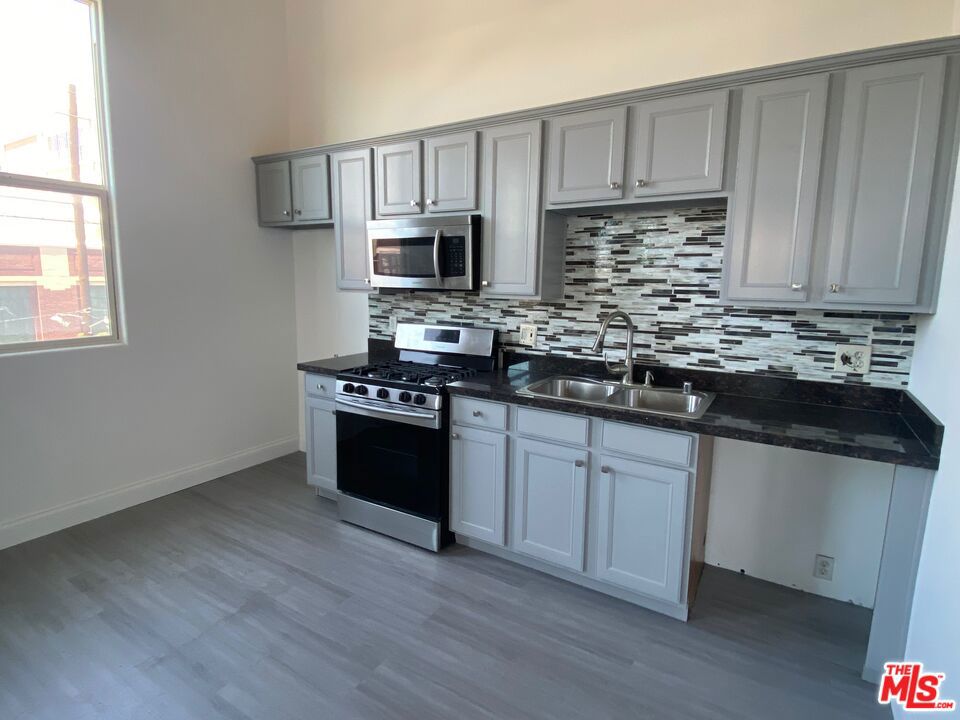 726 S Santa Fe Avenue 303 Property Photo 6