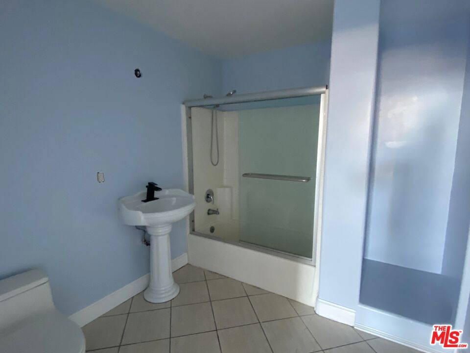 726 S Santa Fe Avenue 303 Property Photo 7