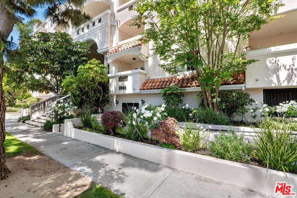 1948 Malcolm Avenue 303