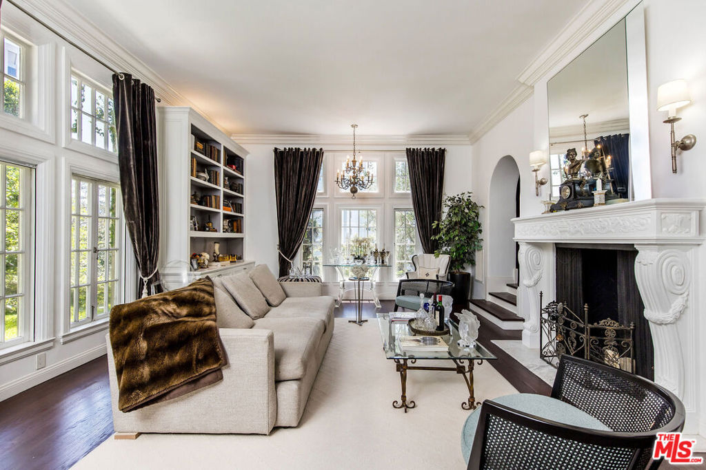 10335 Wilshire Boulevard Property Photo 1