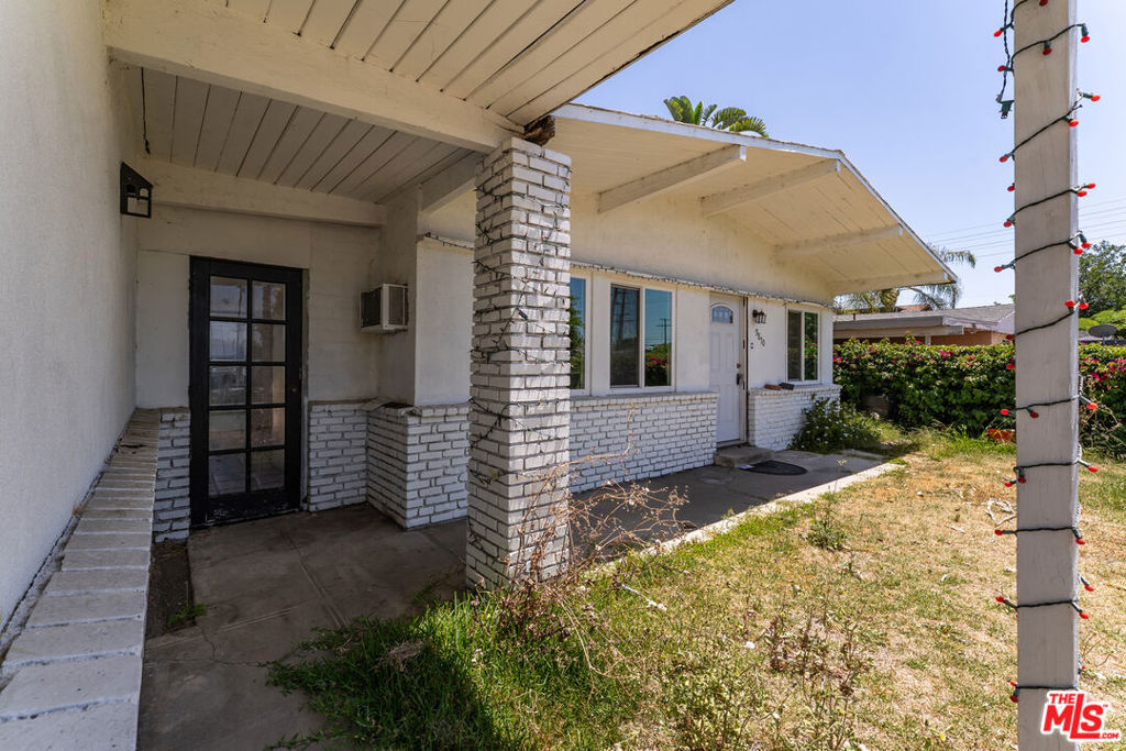 9870 Woodale Avenue Property Photo 6