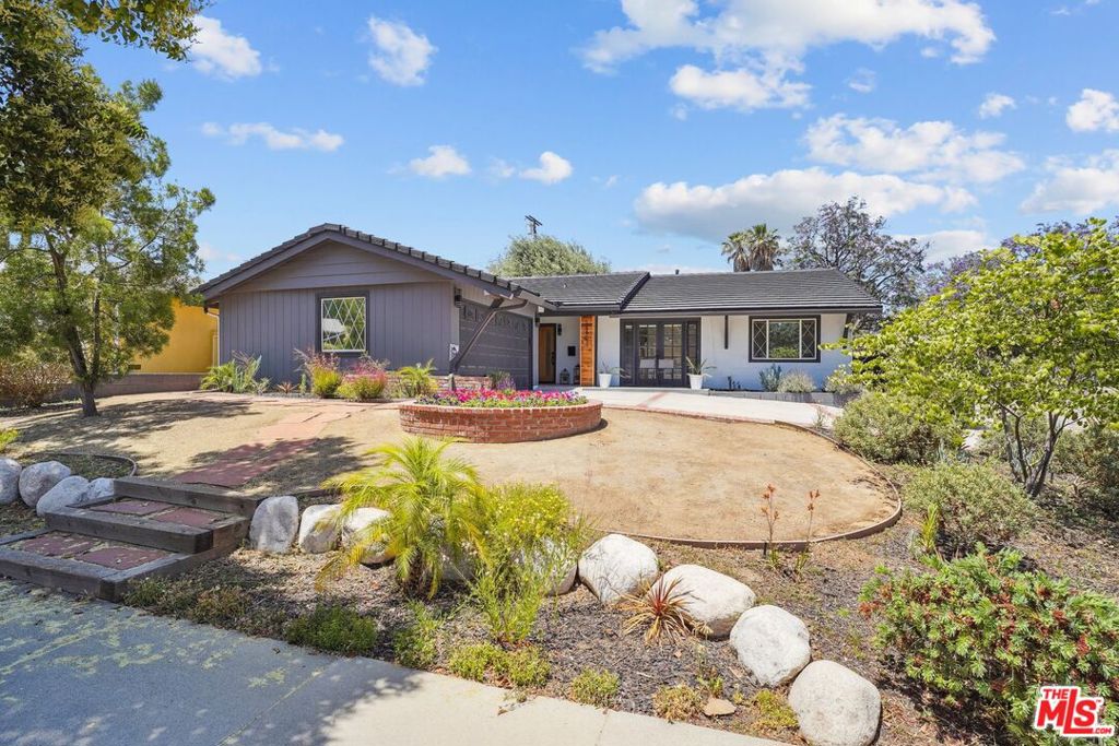 16901 Kinzie Street Property Photo 1