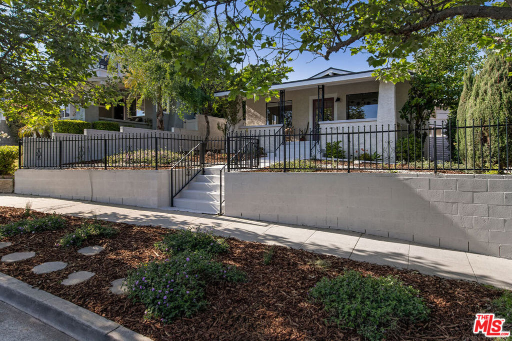 5361 Oakland Street Property Photo 1