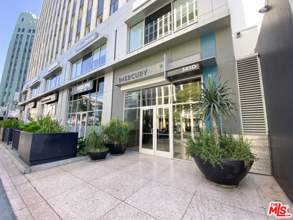 3810 Wilshire Boulevard 1811 Property Photo 1