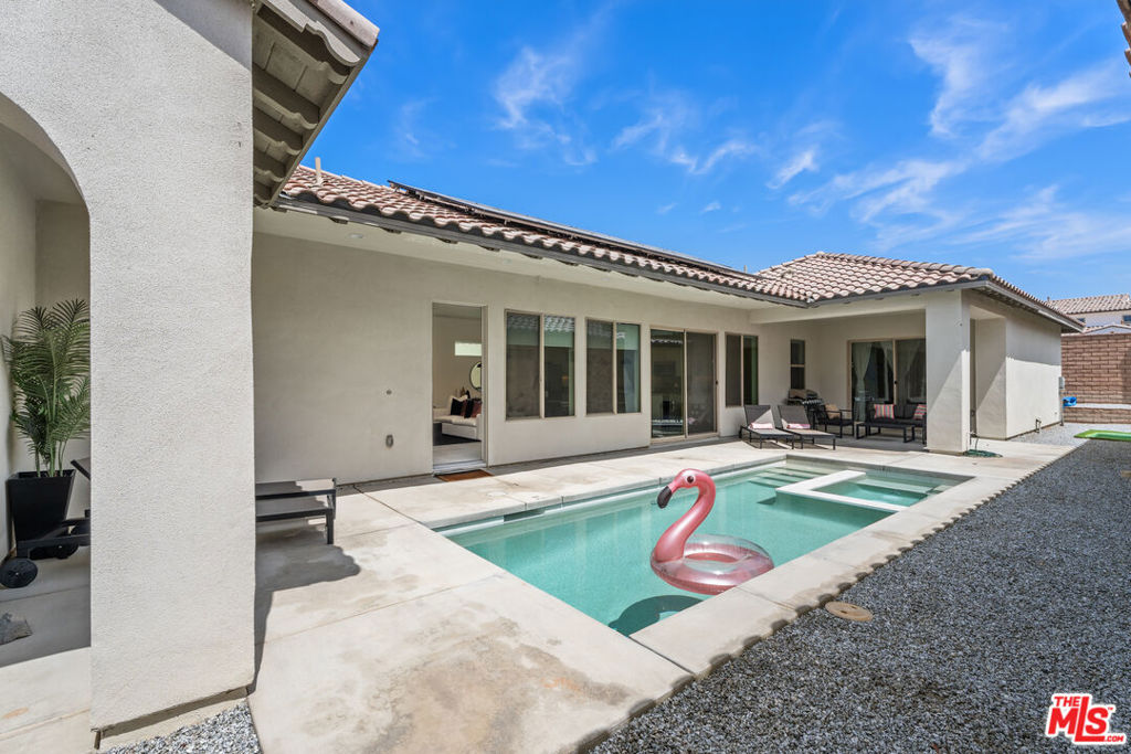 80240 Platinum Way Property Photo 1