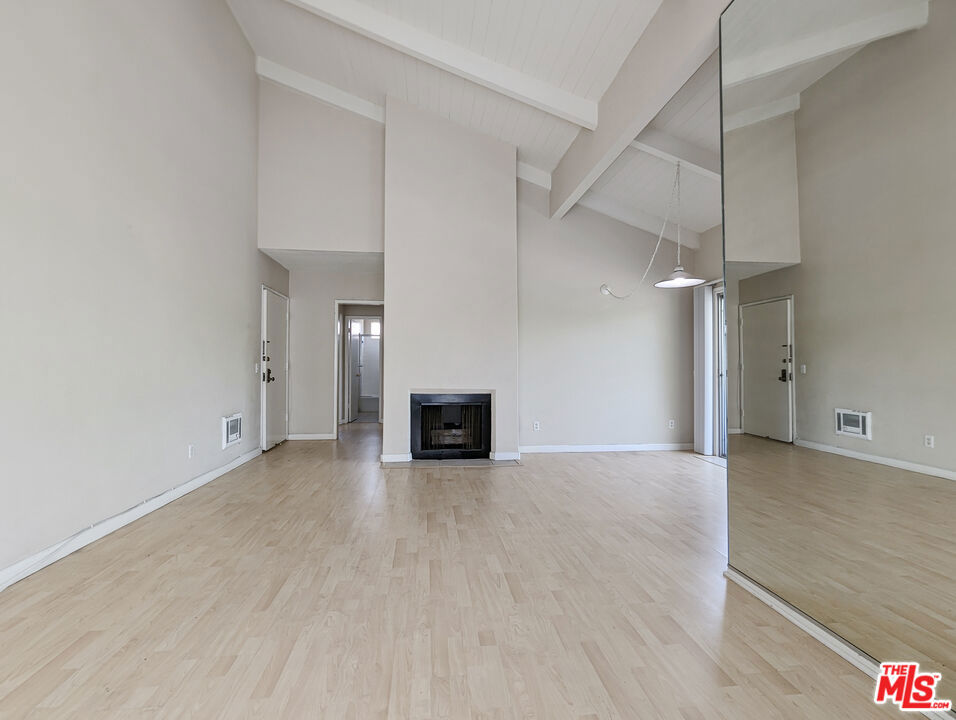1538 11th 6 Property Photo 1