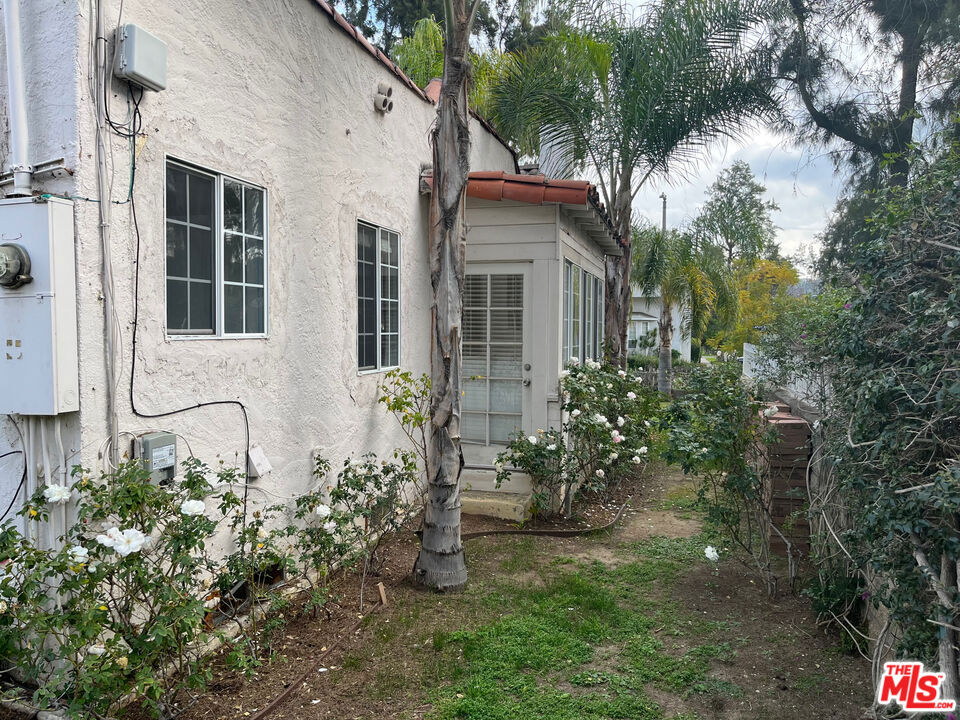 101 N La Peer Drive Property Photo 6