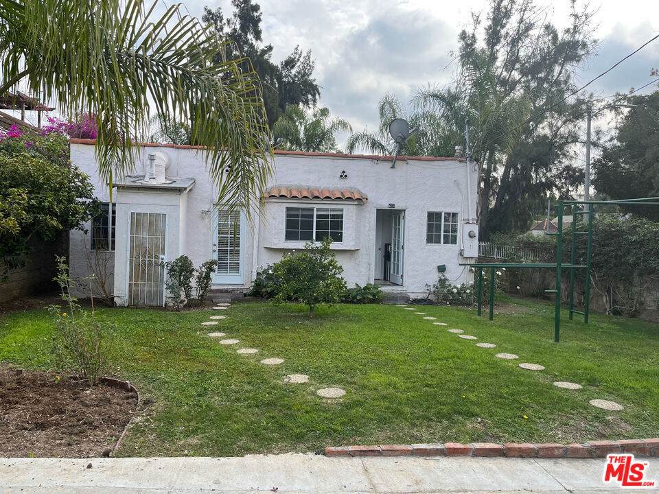 101 N La Peer Drive Property Photo 7