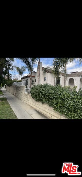 101 N La Peer Drive Property Photo 9